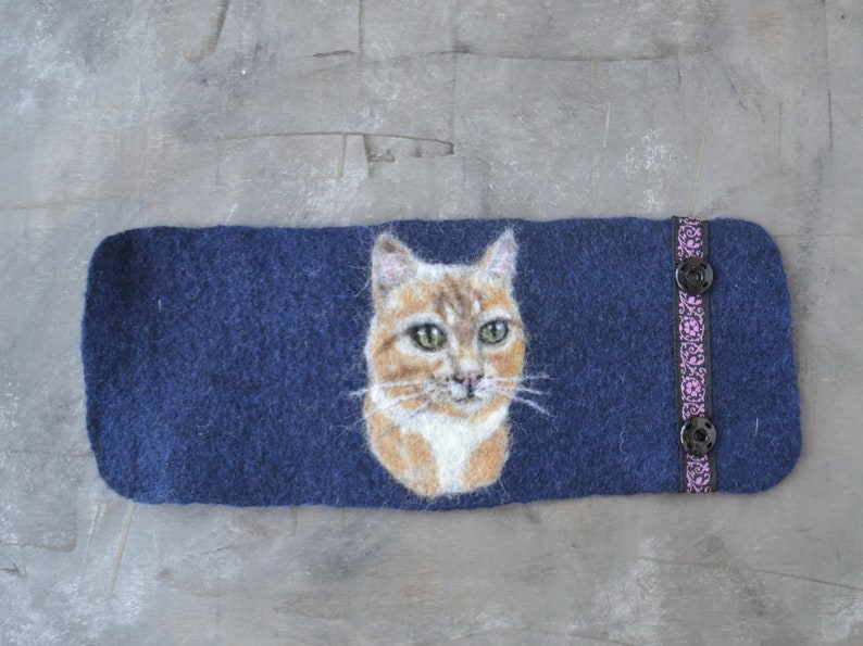 cute-Custom-cat-portrait-from-pet-photo-Personalized-felted-wool-wrist-cuff