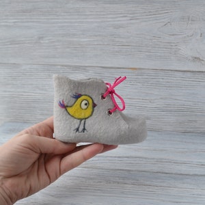 Handmade felted baby booties with birds Newborn choes fist Christmas baby slippers gift Photoshoot prop New baby boy gift image 4