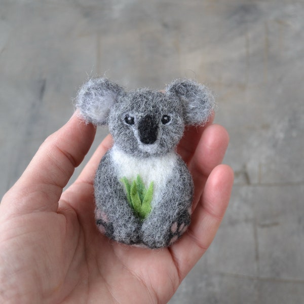 Broche koala réaliste feutrée à l'aiguille mignonne broche ours koala pour femme Réplique de laine bijoux animaux Bijoux animaux faits main