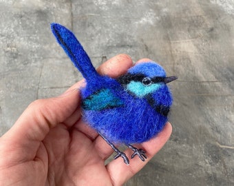 Splendid fairywren bird brooch necklace pendant for women Handmade needle felted realistic blue bird jewelry Wool wren bird replica pin