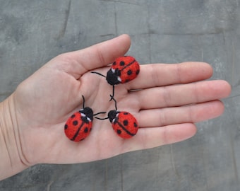 Red ladybug 3d jewelry Needle felted wool ladybird realistic animal brooch for women Handmade insect replica pin