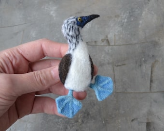 世界のお土産 ガラパゴス 木彫り アオアシカツオドリ