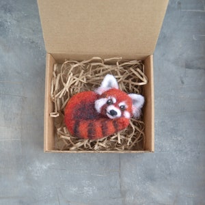 realistic-Red-panda-brooch-for-women-Needle-felted-wool-animal-replica-pin