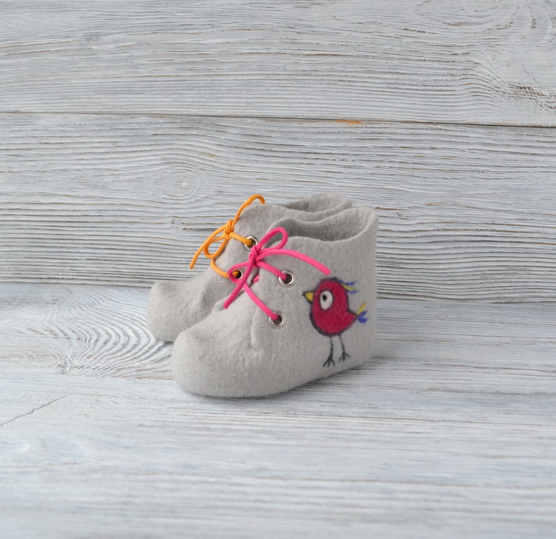 Handmade felted baby booties with birds Newborn choes fist Christmas baby slippers gift Photoshoot prop New baby boy gift image 1