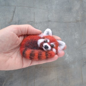 cute-Red-panda-brooch-for-women-Needle-felted-wool-animal-replica-pin