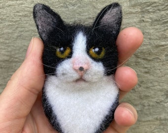 Custom cat portrait pin from photo Handmade needle felted wool pet brooch Personalized cat replica jewelry Pet loss gift