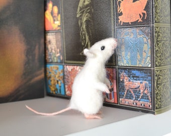 Handmade realistic white rat mouse wool miniature Needle felted cute animal replica toy sculpture Collectible dollhouse animal figurine