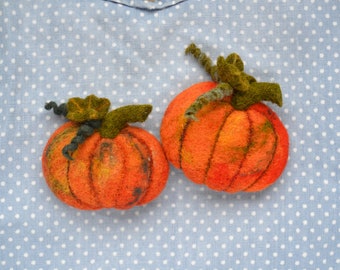 Orange autumn pumpkin brooch for women Handmade needle felted fall pin Thankgiving vegetables jewelry