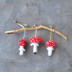 Handmade red fly agaric mushroom keychain Needle felted wool Christmas Tree decor Cute Easter mushroom ornament Set of mushrooms