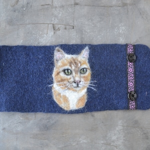 Custom-cat-portrait-from-pet-photo-Personalized-felted-wool-wristband