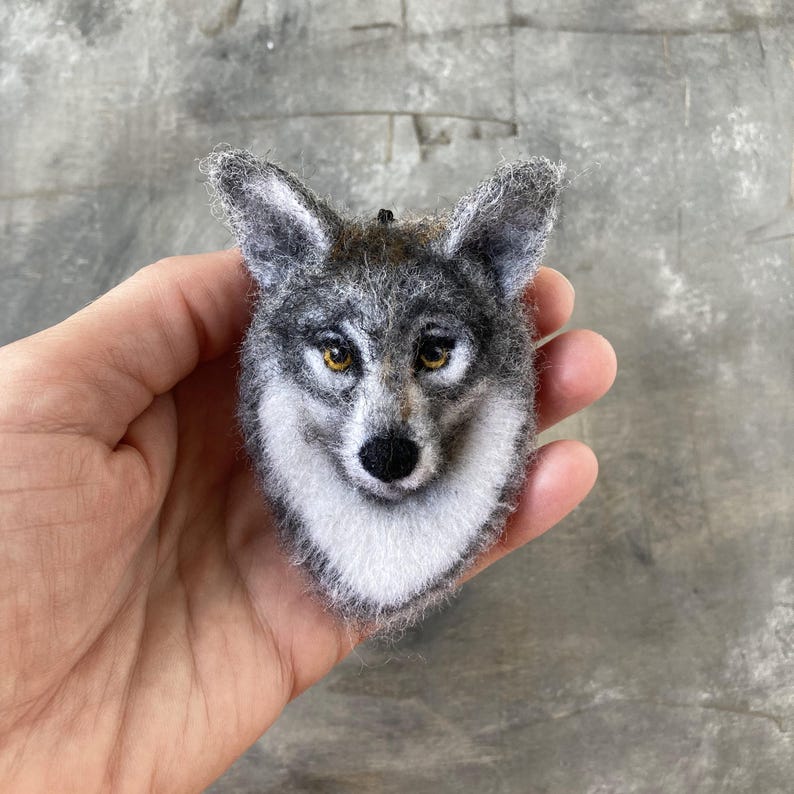 Handmade Realistic Gray Wolf Keychain Animal Replica Bag Charm Needle