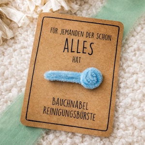 Bauchnabel Reinigungsbürste – Lustiges Geschenk für jemanden der schon alles hat – Kraftpapier Karte Kollege Freund Chef Witzig Kleinigkeit