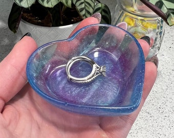 Heart shaped Resin Ring Dish - Resin Tray, Jewelry Tray, Jewelry Dish, Trinket Tray
