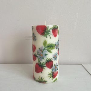 Strawberries Pillar Candle, Strawberry Decor, Strawberry Print, Strawberry Gifts, Summer Decor, Spring Kitchen Candle, Housewarming Gift