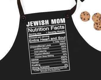 Può includere: Grembiule nero con una grafica bianca che recita "Jewish Mom Nutrition Facts" con un elenco di articoli e il loro valore giornaliero percentuale. La grafica è progettata per assomigliare a un'etichetta di informazioni nutrizionali.