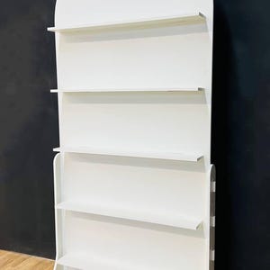 A beautifully designed arched party backdrop featuring built-in shelves, perfect for showcasing decorations, party favors, or other items at events and gatherings. Ideal for creating a stylish and functional display at any celebration.