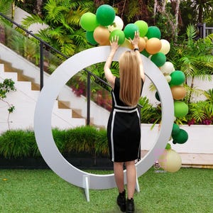 Fondo de anillo blanco de 70 pulgadas, decoración moderna para bodas, arco para fiesta de compromiso, marco para flores con globos para despedida de soltera y cumpleaños