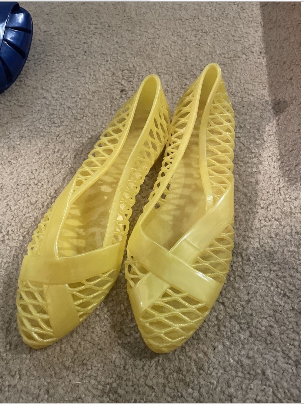 Vintage 80s Yellow Plastic Jelly Flat Shoes Sandals. Size 6 