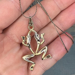 Vintage Halskette aus goldfarbenem Frosch mit Anhänger