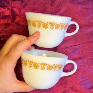 1970&#39;s Correlle by Pyrex Butterfly gold pattern cups
