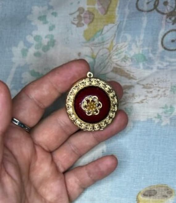 Vintage gold and red enameled pendant locket