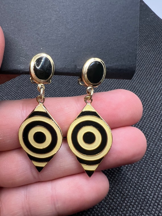 1960 mod bullseye clip on earrings