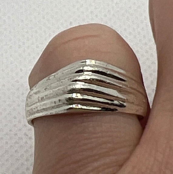 Vintage ribbed silver stacking ring - image 1