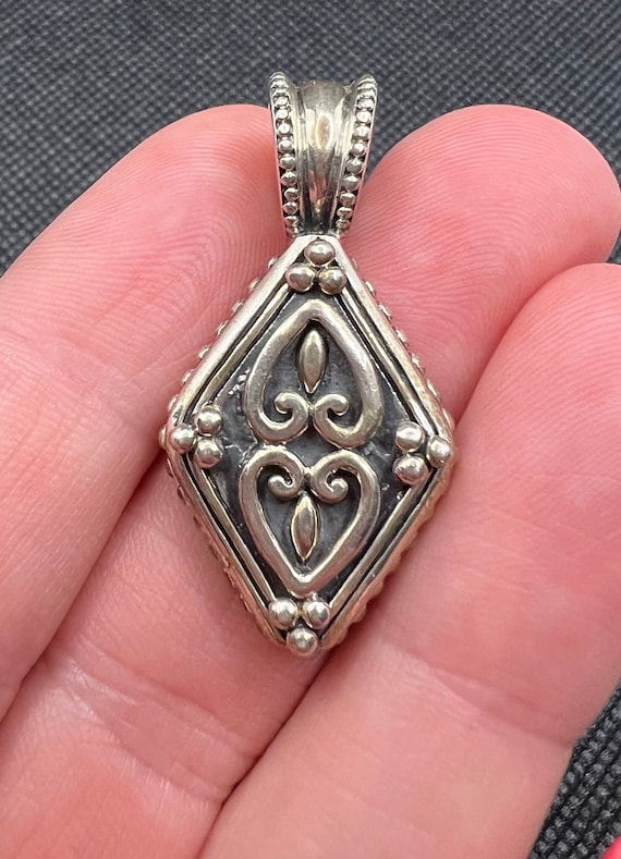 Vintage diamond shaped engraved pendant
