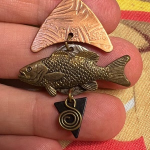 Vintage articulated fish brooch pin