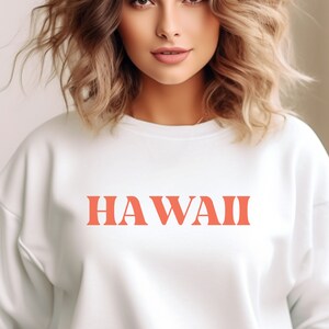 Hawaii Sweatshirt. Hawaii travel. Beach lover. USA apparel. travel lover. outdoor lover. Hawaii crewneck. Beach wear. Hawaiian beaches.