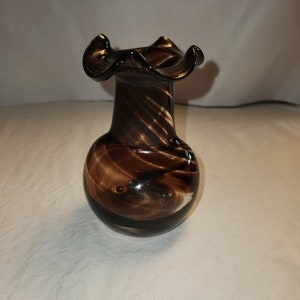 Handblown Art Glass Swirl Riffled Edge Brown Flower Vase