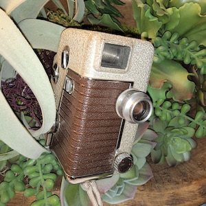 Revere 8 Eight Model B-61 8mm Movie CameraI