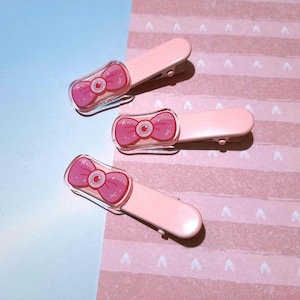 Yami Kawaii Menhera eyeball bow hair clip | double sided acrylic design great for cosplay, egl, pastel goth, alternative fashion, cutecore