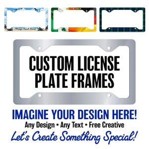 Puede incluir: Tres marcos de matrícula diferentes con varios diseños. Los marcos son plateados con un borde negro y un fondo negro con texto blanco que dice "CUSTOM LICENSE PLATE FRAMES". El texto debajo de los marcos dice "IMAGINE YOUR DESIGN HERE! Any Design. Any Text. Free Creative Let's Create Something Special!"