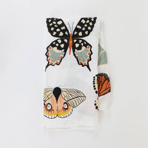 Butterfly Collector Swaddle by Clementine Kids 100 % Muslin Cotton Swaddle Organic Cotton Baby Swaddle Baby Gift Baby Shower Gift imagem 3
