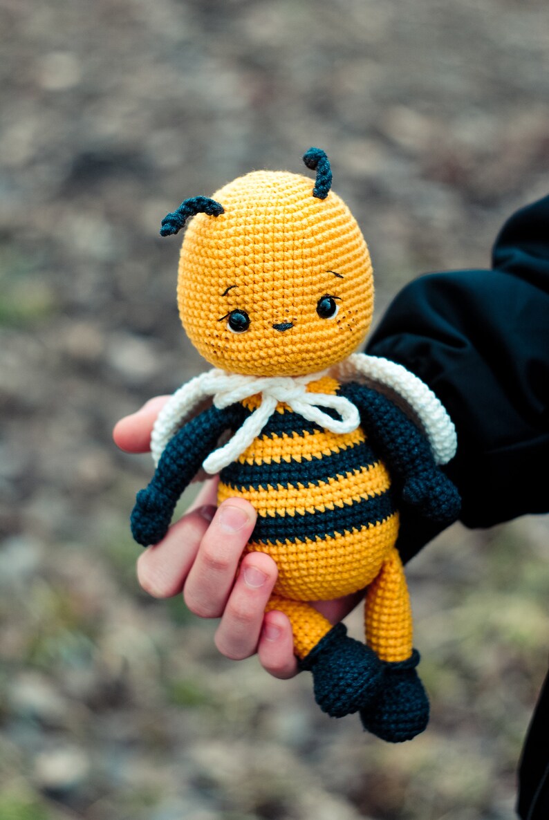 Bee crochet pattern. Amigurumi bee pattern. Cute crochet bee pattern. zdjęcie 4