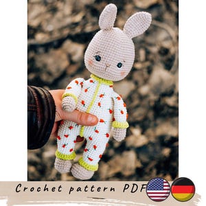 Häschen Häkelanleitung. Süßer gehäkelter Osterhase. Amigurumi Häschen-Muster. Osterhasen Häkelanleitung. DIY Osterspielzeug.
