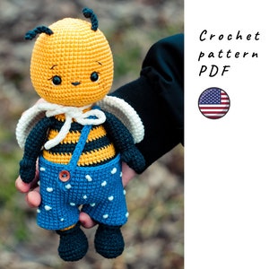 This is PDF English crochet pattern. Using this pattern you will crochet a cute bee. The legs and the pants are removable.