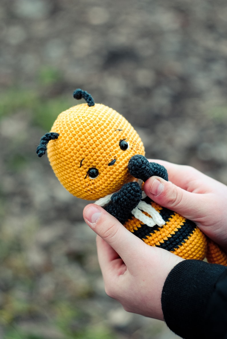Bee crochet pattern. Amigurumi bee pattern. Cute crochet bee pattern. zdjęcie 7