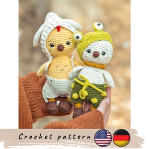Küken im Frosch und Hasen Outfit. Amigurumi Huhn Schnittmuster PDF. Ostern Häkelspielzeug. Gehäkelte Oster-Muster.
