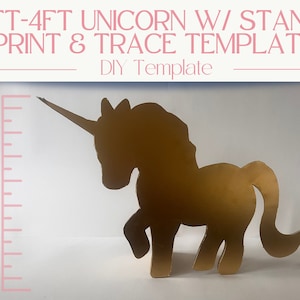 Op de afbeelding: Een gouden kartonnen unicorn-uitsnede sjabloon dat 30,5 cm tot 122 cm hoog is. De sjabloon is klaar om te printen en te traceren voor een doe-het-zelfproject.