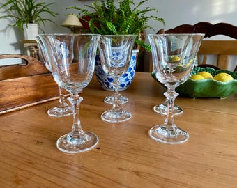 Seis copas de vino de cristal europeo