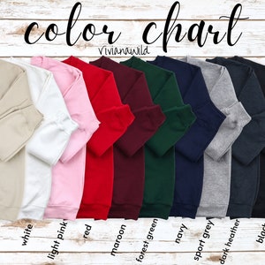 Puede incluir: Carta de colores que muestra 10 colores diferentes de sudaderas: arena, blanco, rosa claro, rojo, granate, verde bosque, azul marino, gris deportivo, gris oscuro jaspeado y negro.