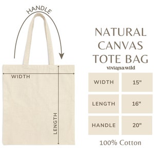 Peut inclure: Sac fourre-tout en toile naturelle avec une largeur de 15 pouces, une longueur de 16 pouces et des poign&eacute;es de 20 pouces. Le sac est fait de 100% coton.