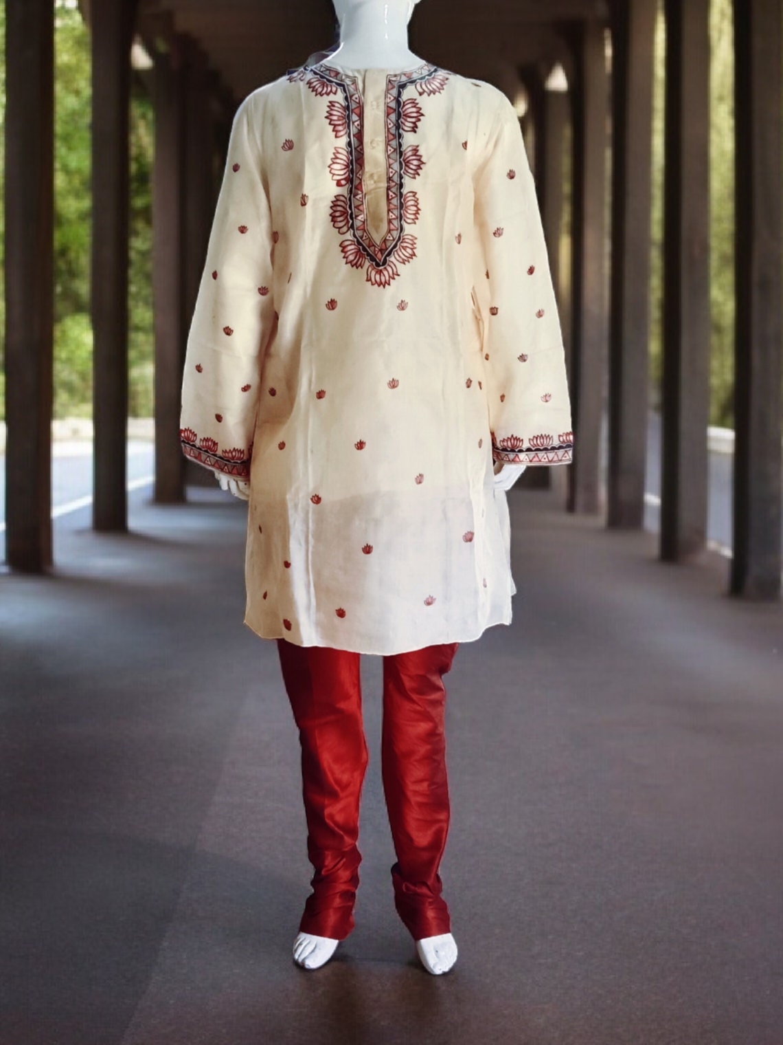 タケ Hand-painted Madhubani Silk Kurta: Lotus Flower Design, Indian