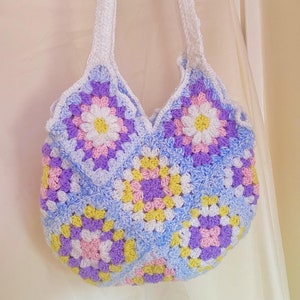 Colourful crochet daisy granny square tote bag for summer