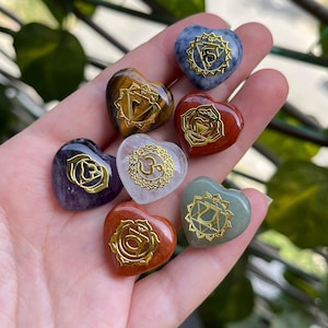 Zeven chakra&#39;s 20 mm hart natuursteen set, met de hand gesneden chakra steen set, 7 stuks chakra healing stenen set, hart chakra steen, yoga steen set