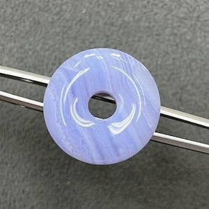 2 peças de ágata azul natural redonda, pingente de disco redondo, pedra preciosa em formato de rosquinha, pedra preciosa de ágata azul rendada para fabricação de joias de 20 a 35 mm