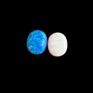 Owalny kaboszon z białego opalu hodowanego w laboratorium, 3 x 5 mm do 22 x 30 mm, płaski spód z syntetycznego opalu zdjęcie 15
