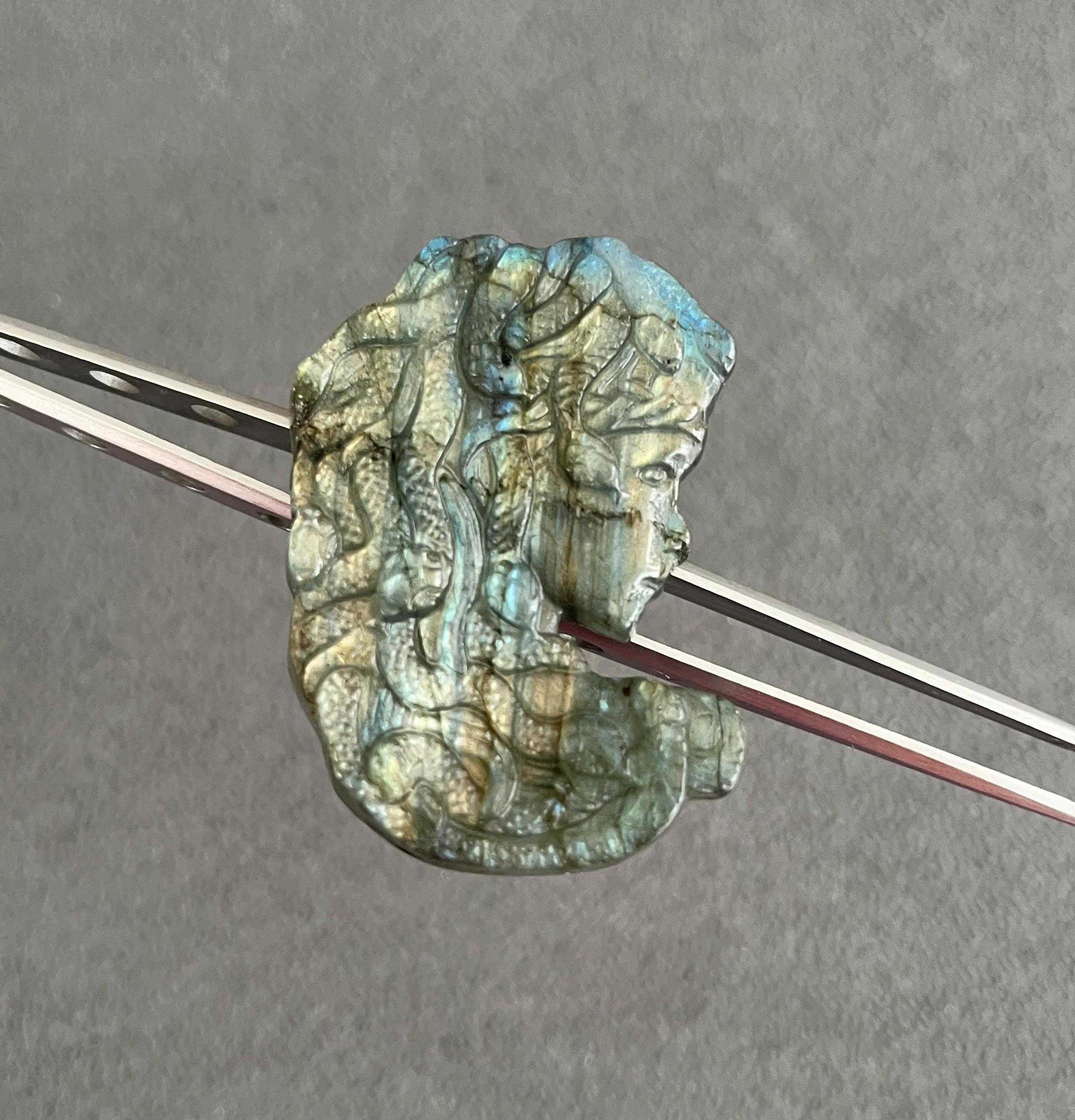 1PC Natural Labradorite Medusa Carving Stone, Labradorite Hand Carved Stone , Medusa Stone, Halloween Crystal Carvings, Healing Crystal Gift